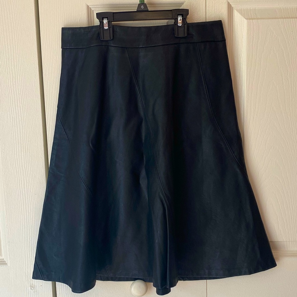 THE LIMITED, PLEATHER SKIRT W/ FLARE, SIZE S
